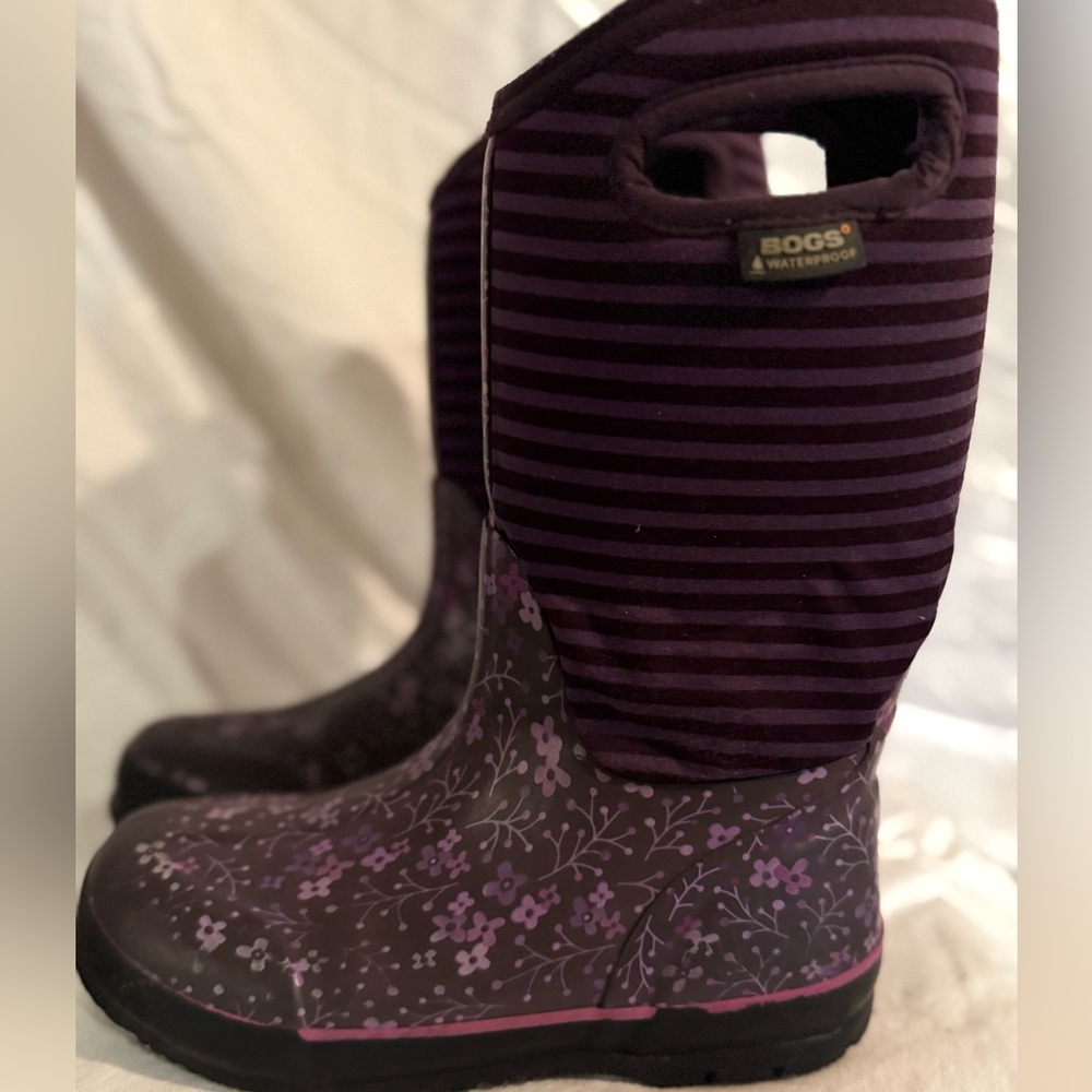 New with tags girls Bogs size 3